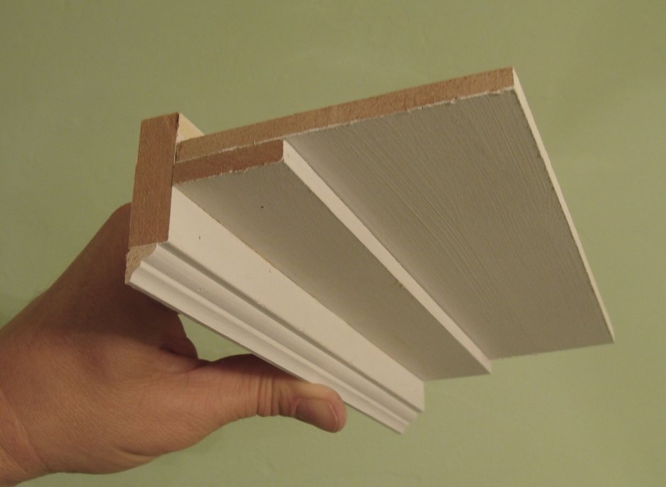 Деревянный плинтус для потолка обшивка