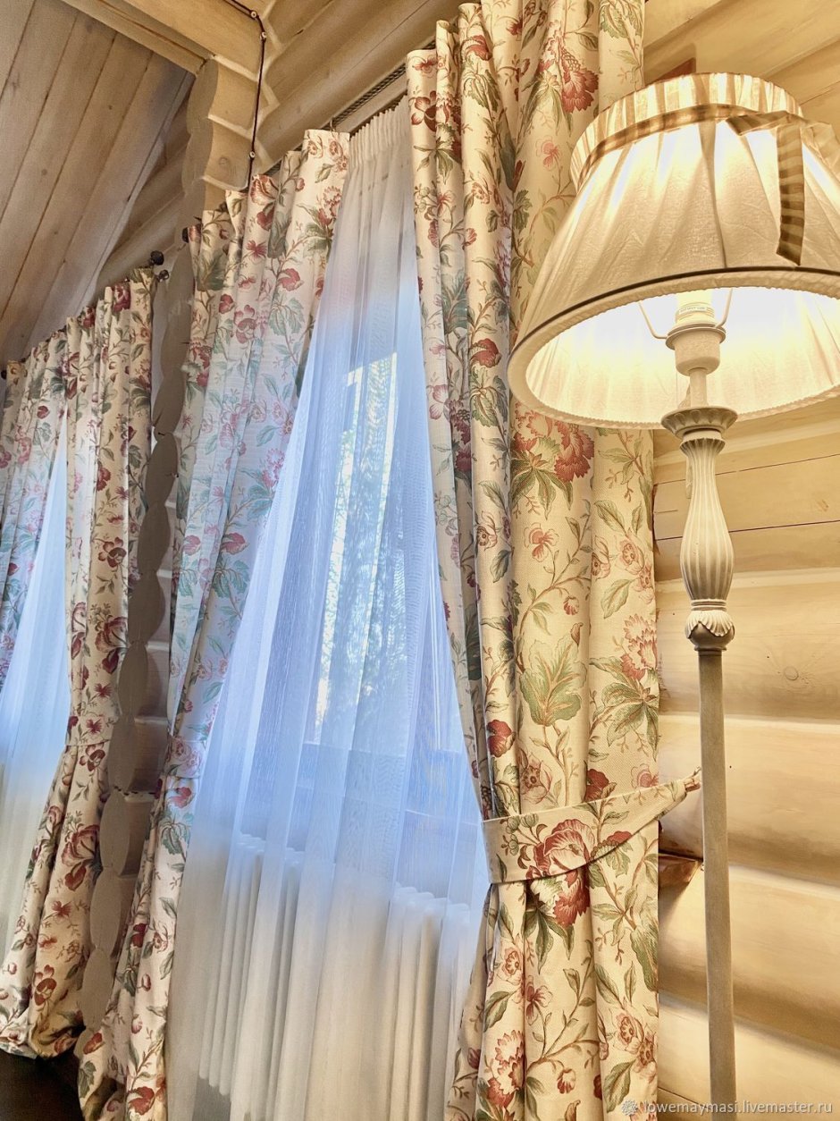 Шторы в деревянном доме