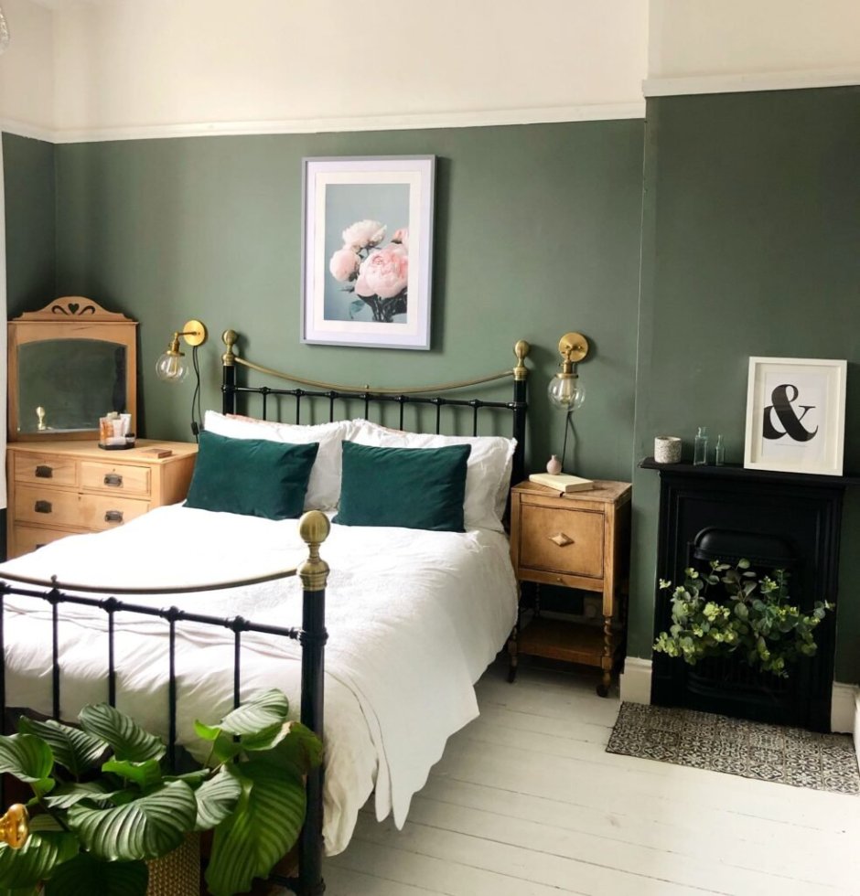 Серо зеленая спальня