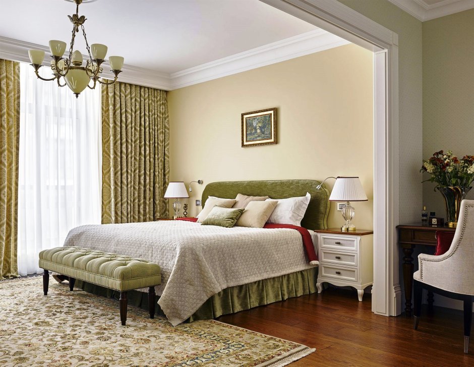 Спальня в оливковых тонах с белой мебелью