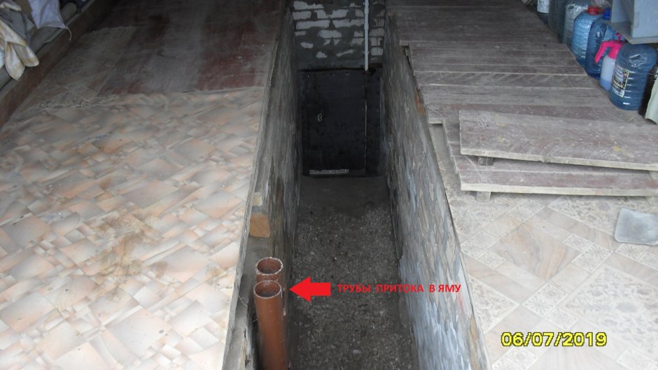 Трубы в яме конденсат