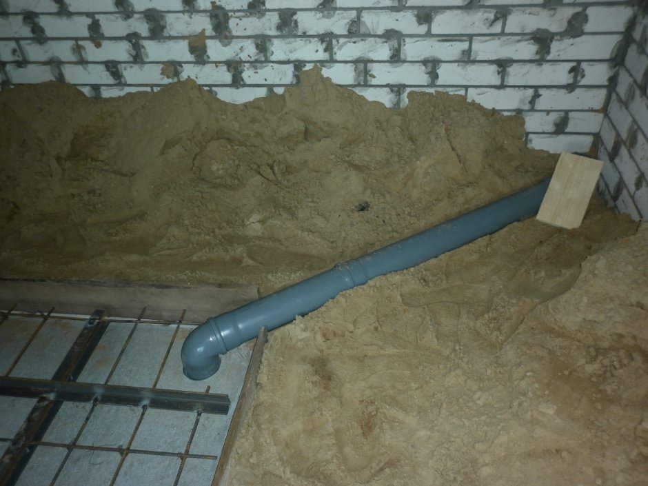 Труба для вытяжки в яме