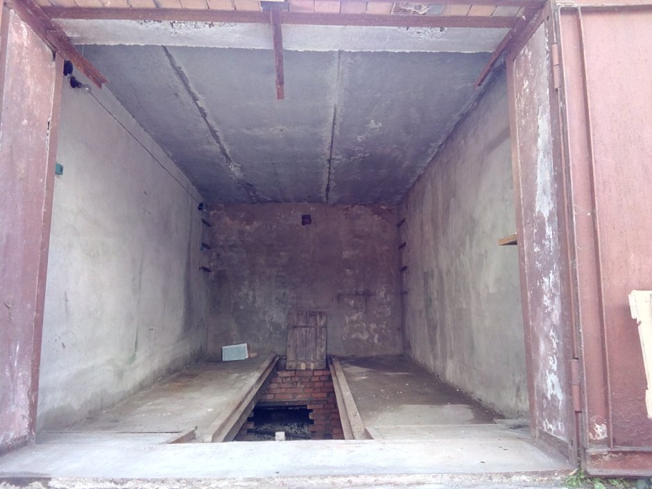 Урал 4320 под смотровой ямой