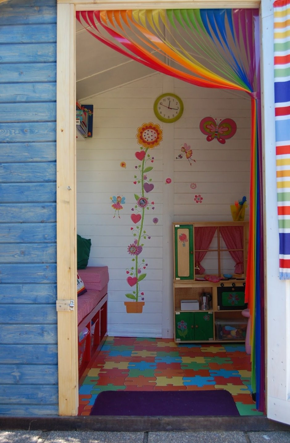 Украсить детский домик