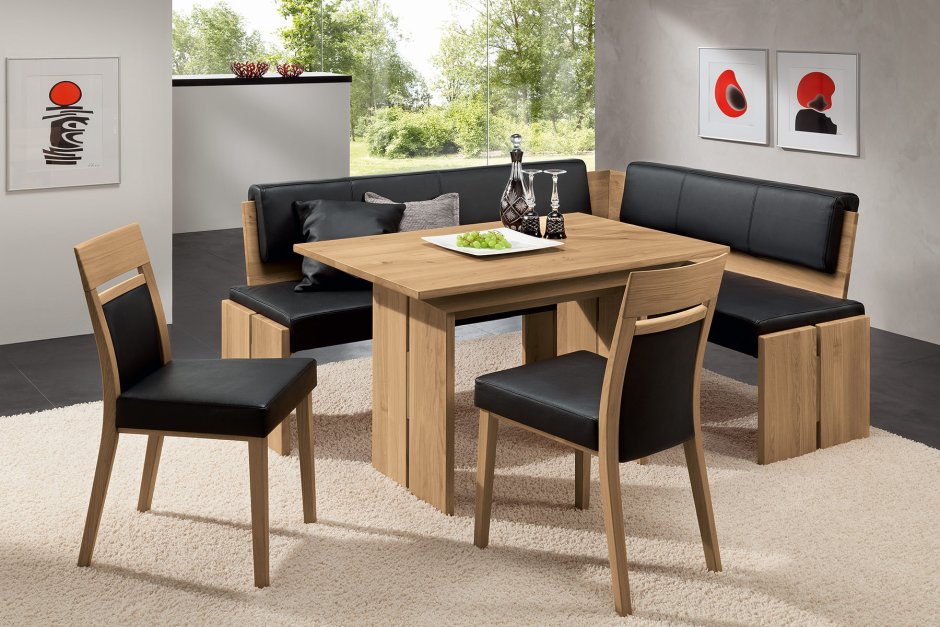 Черный стол и стулья из дерева для кухни