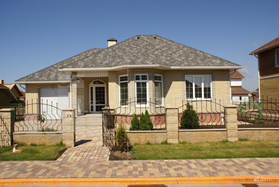 Дома из светлого кирпича одноэтажные