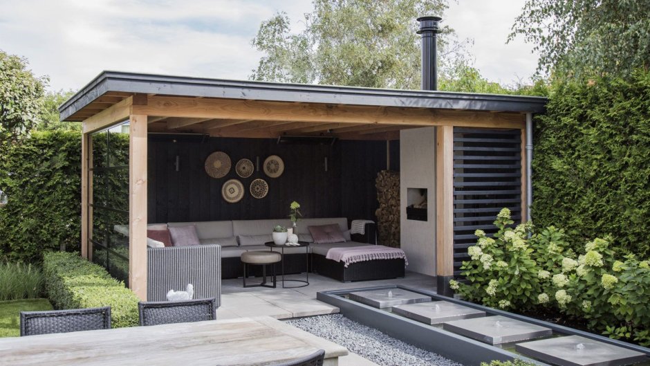 Односкатная кирпичная беседка