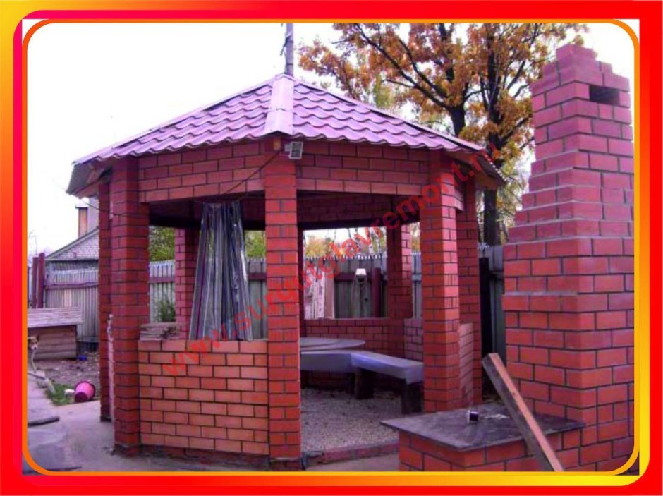 Беседка с кирпичными колоннами застекленная