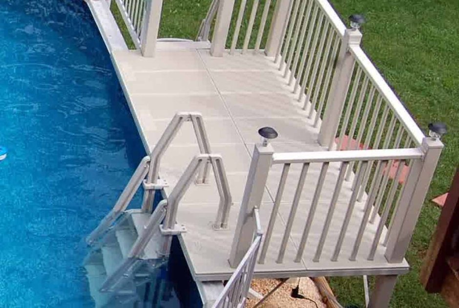 Деревянная лестница для бассейнов