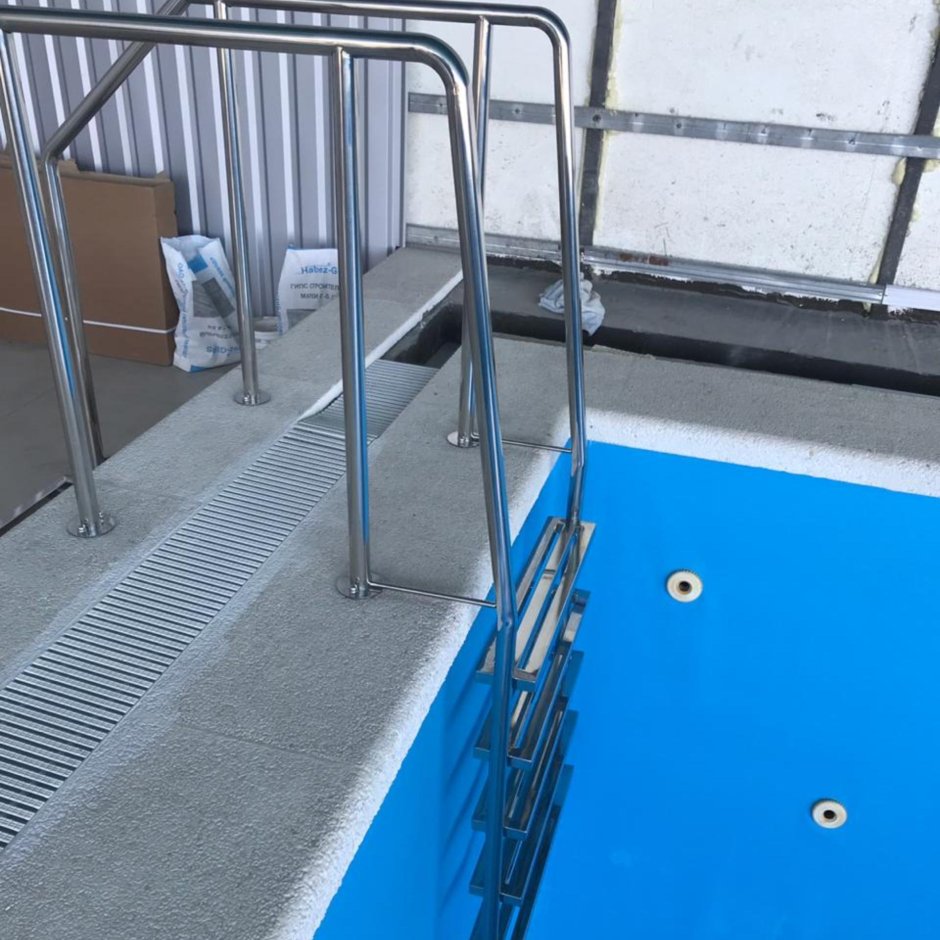 Лестница для бассейна