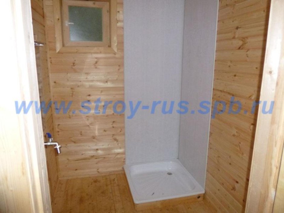 Душевая кабина на даче в доме
