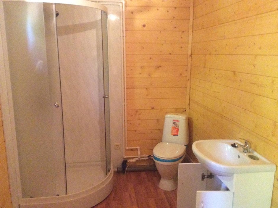 Душевая кабина в дачном домике
