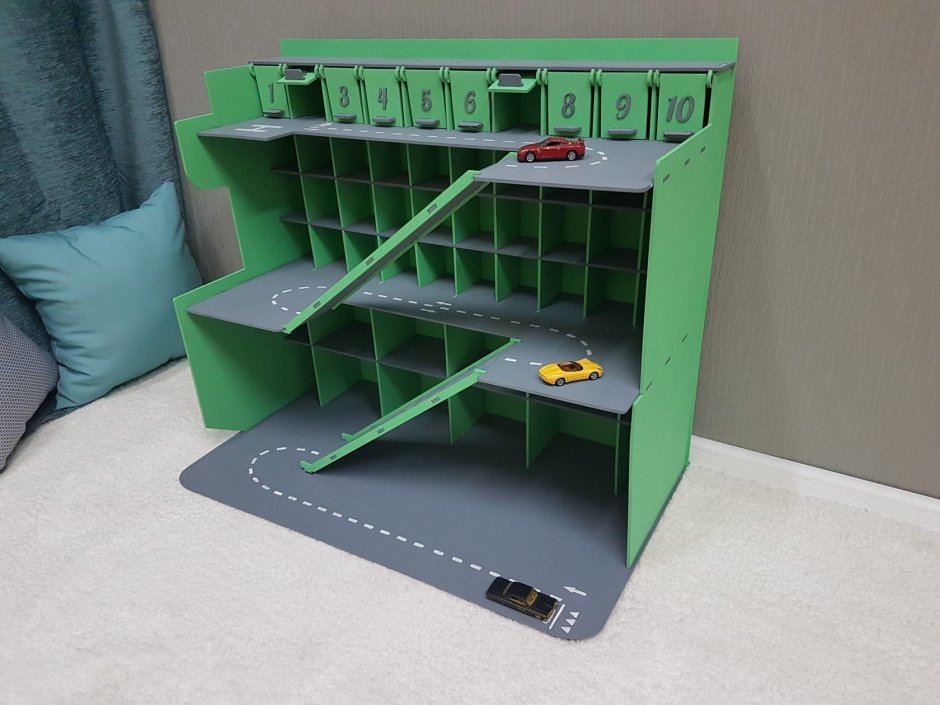 Парковка для машинок из картонной коробки