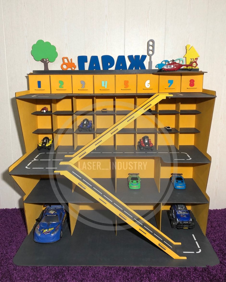 Гараж для машинок из пластиковых бутылок