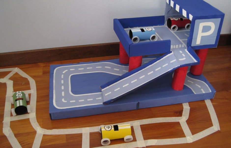 Картонный гараж для машинок