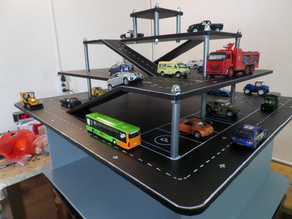 Парковка машины гараже