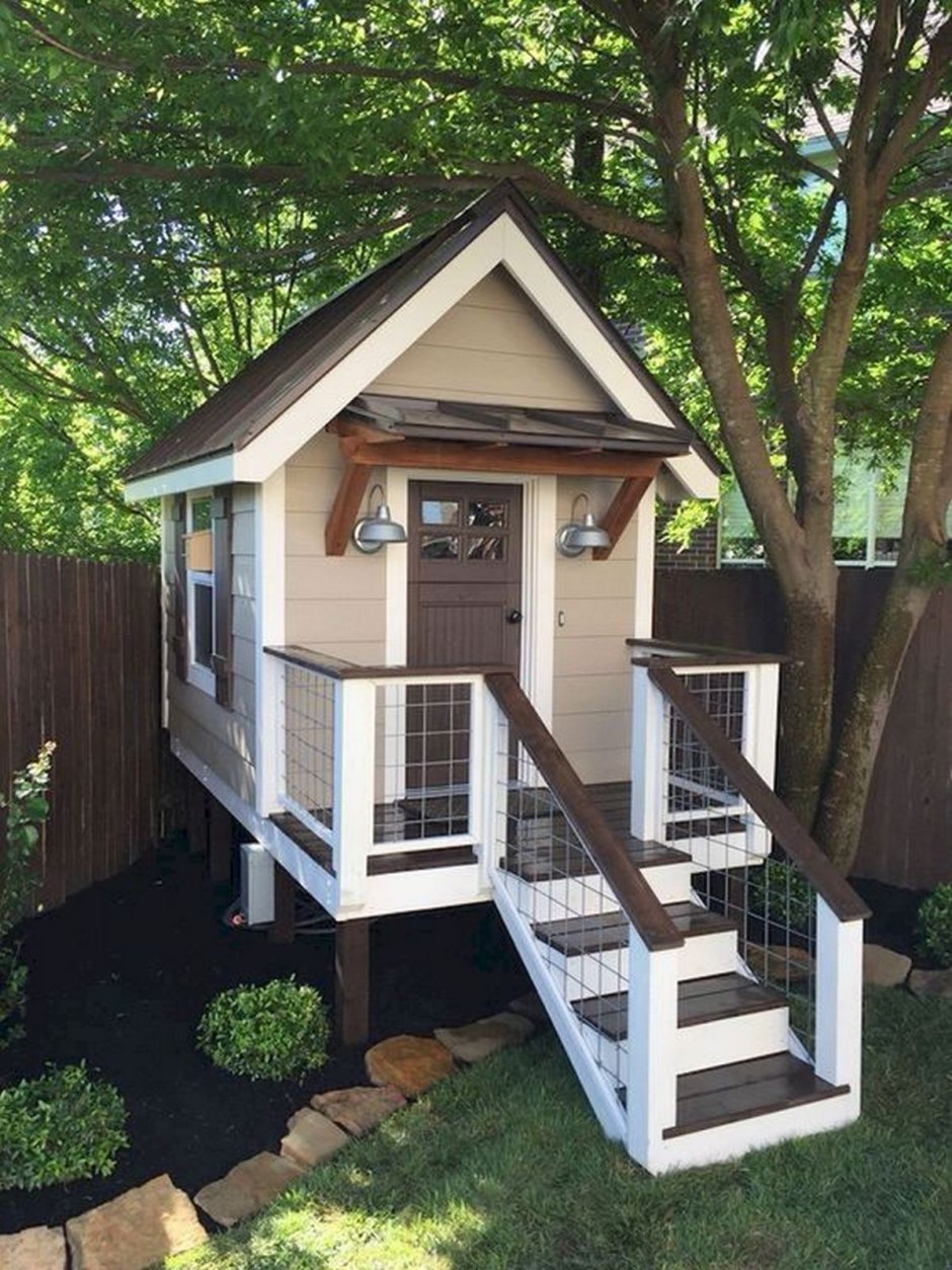 Маленький двухэтажный домик