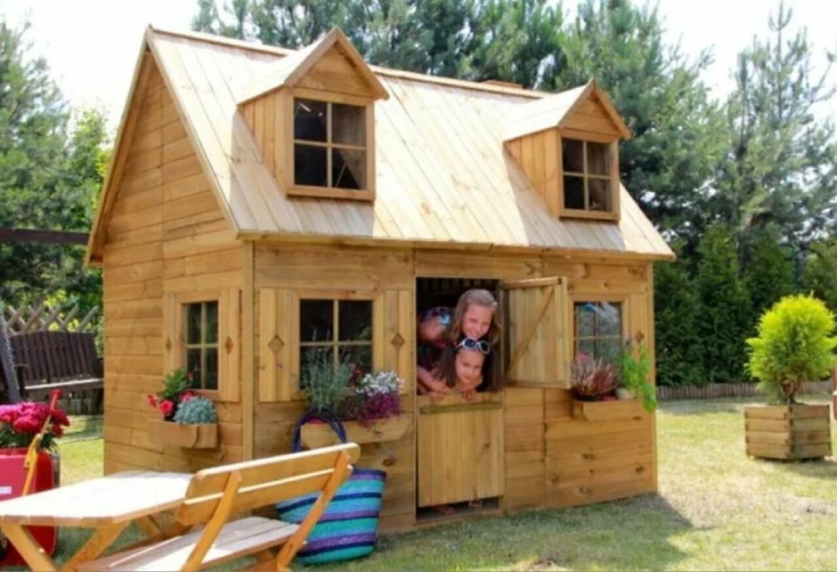 Детский уличный домик из дерева