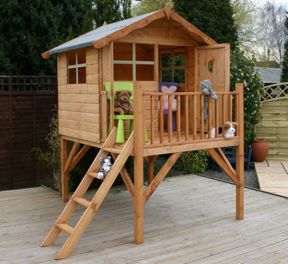 Двухэтажный деревянный домик для детей