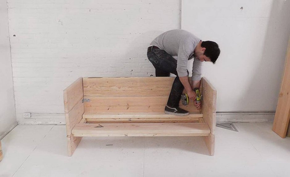 Самодельный диван из досок