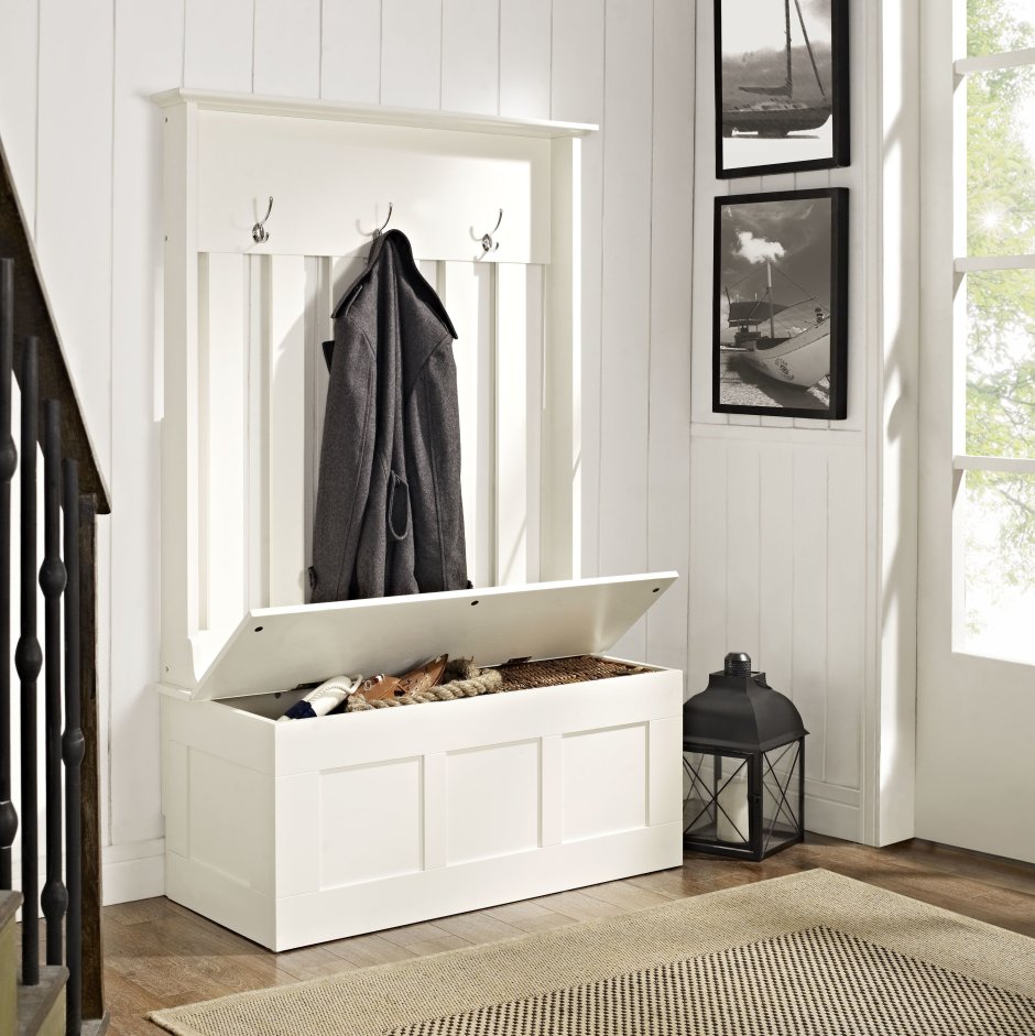 Прихожая с сиденьем и вешалкой