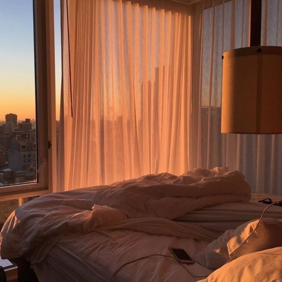 Утро в спальне