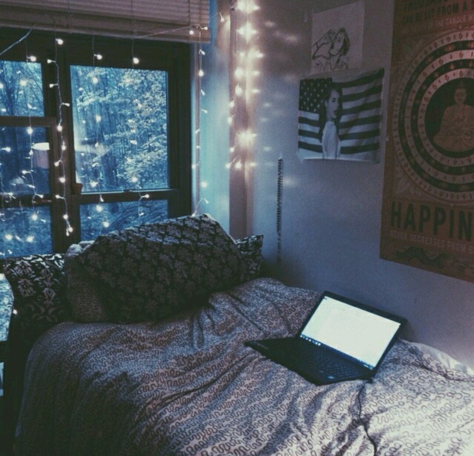 Уютные комнаты для подростков с гирляндами