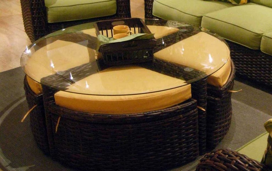 Журнальный столик с пуфиками внутри