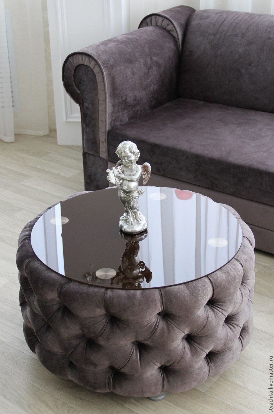 Пуфик со стеклом