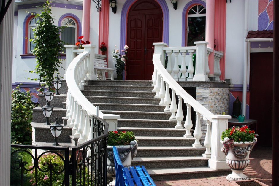 Лестница на фасаде