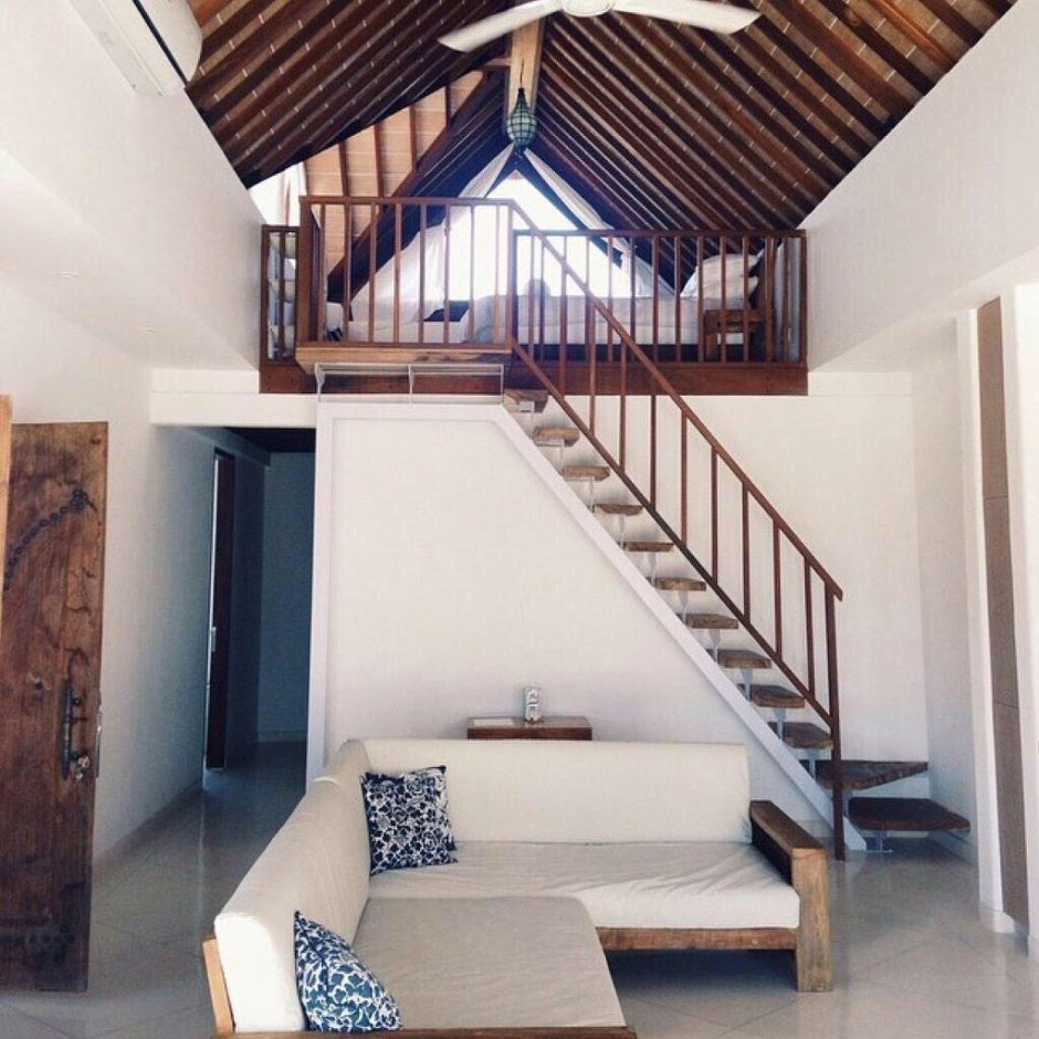 Лестница вид со второго этажа