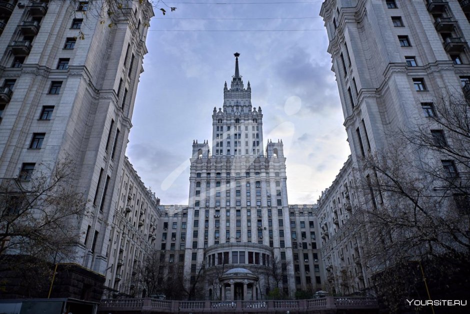 Сталинские высотки красные ворота