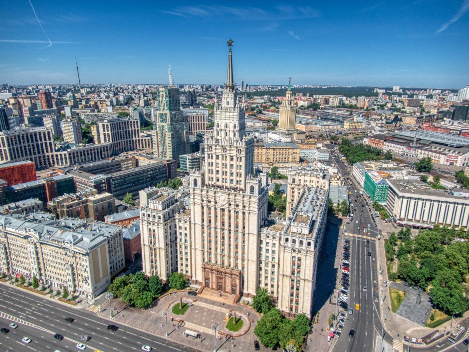 Высотка на красных воротах