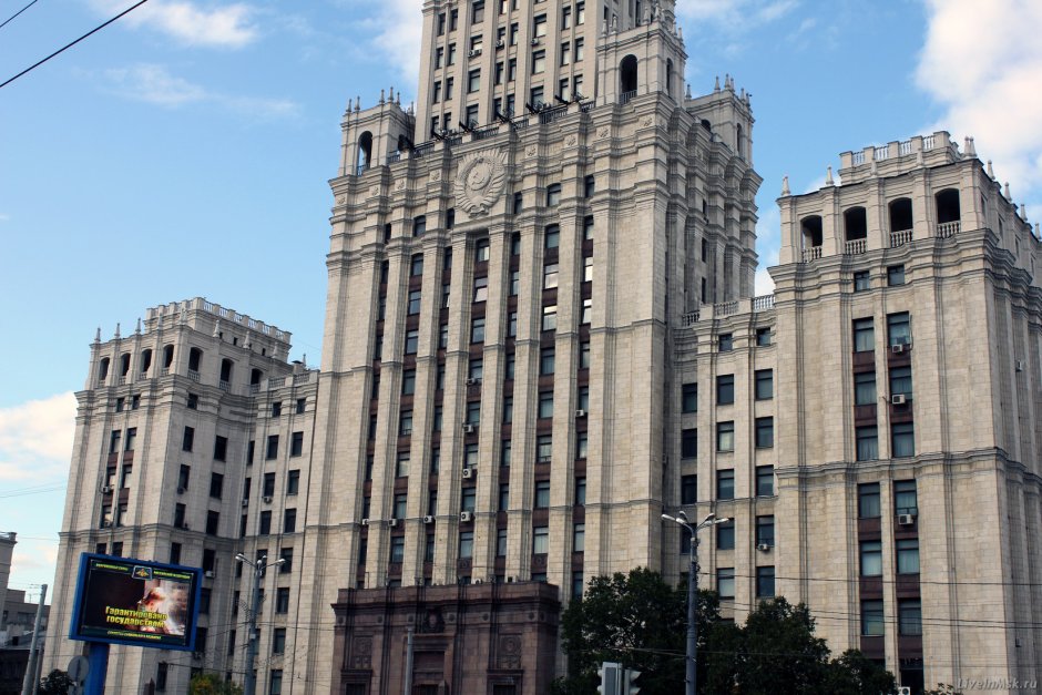 Административно-жилое здание возле «красных ворот» 1947