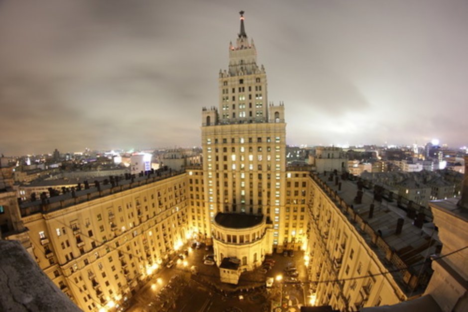 Сталинские высотки красные ворота