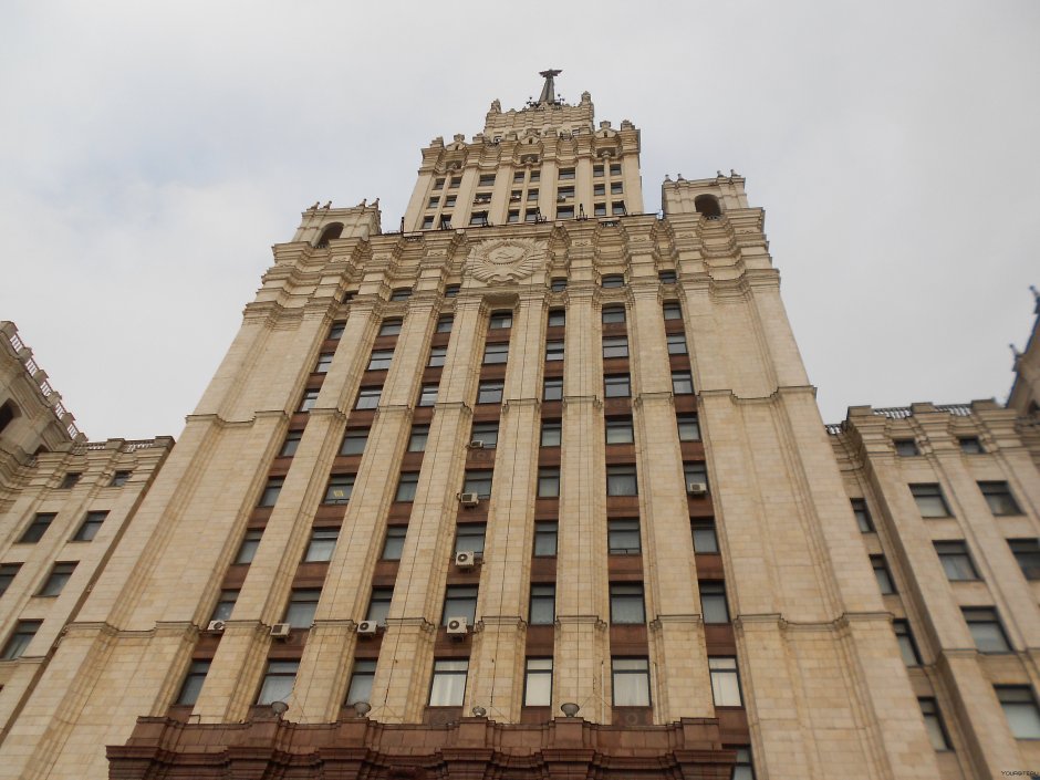 4 Сталинская высотка на красных воротах