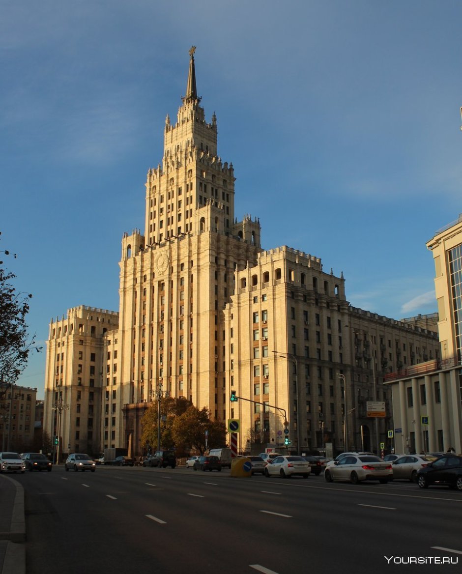 Сталинская высотка на Баррикадной