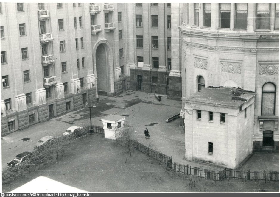 Высотка на красных воротах внутренний двор