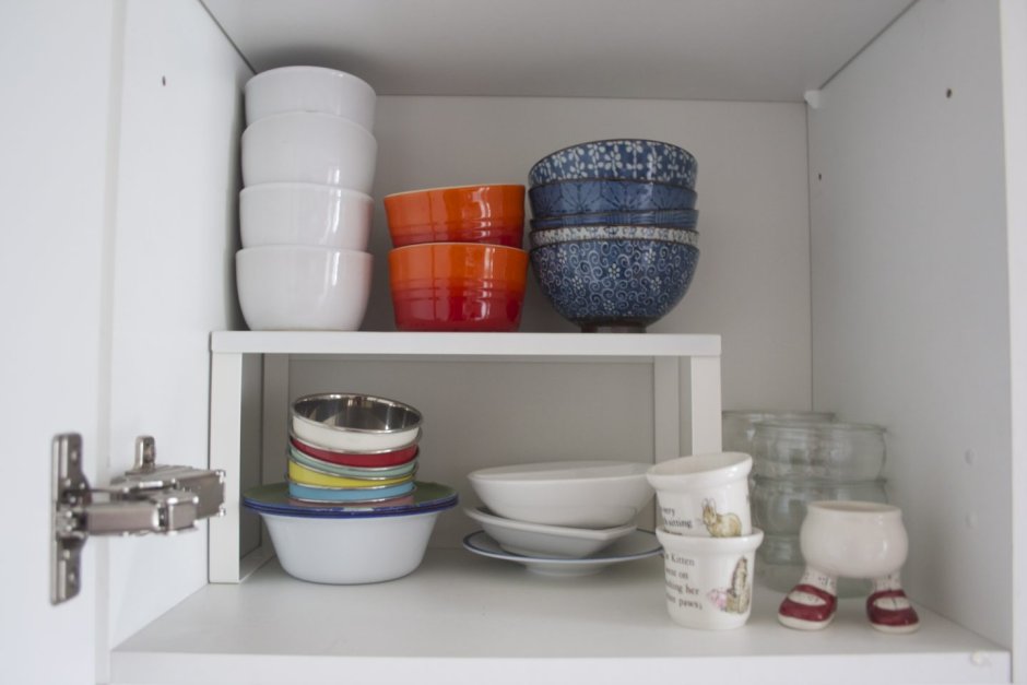 Открытые полки на кухне