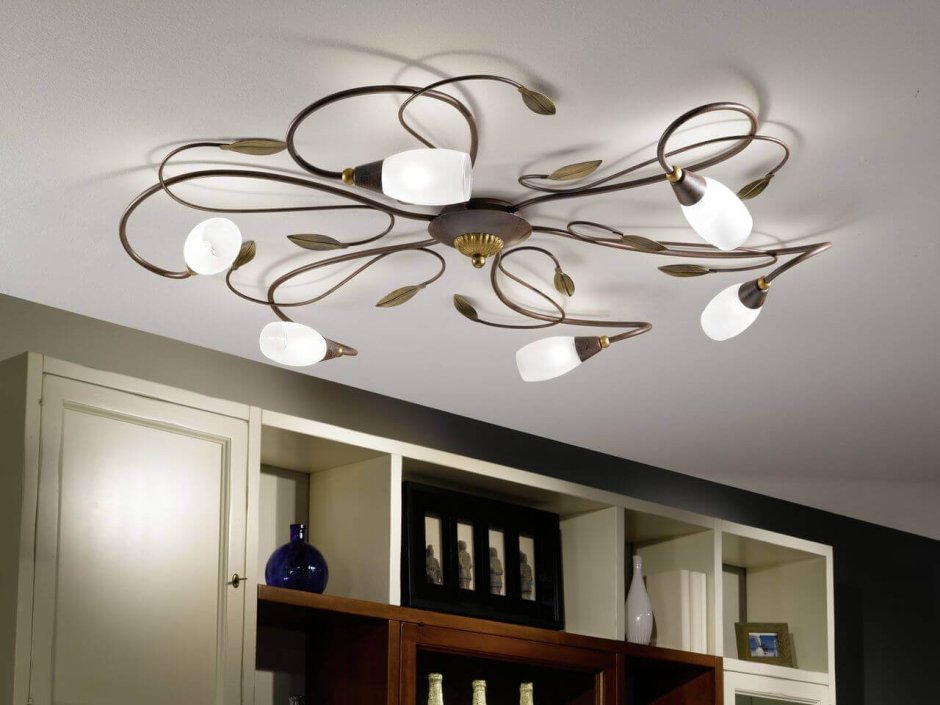 Натяжной потолок в гостиной