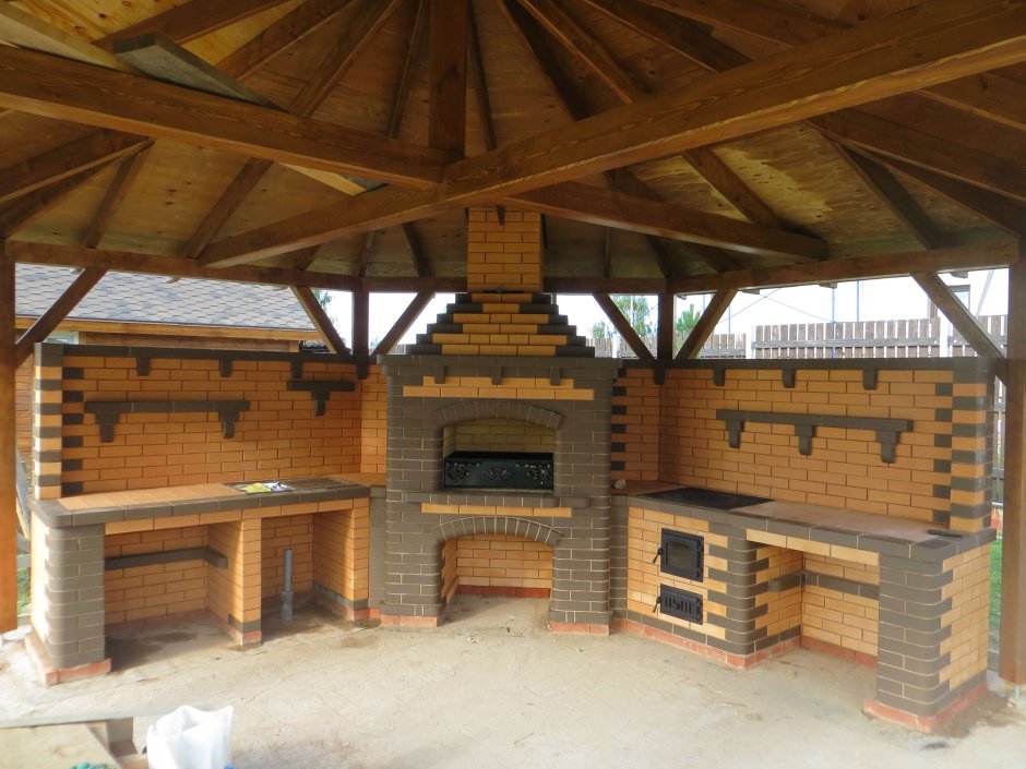 Зона барбекю с тандыром и мангалом