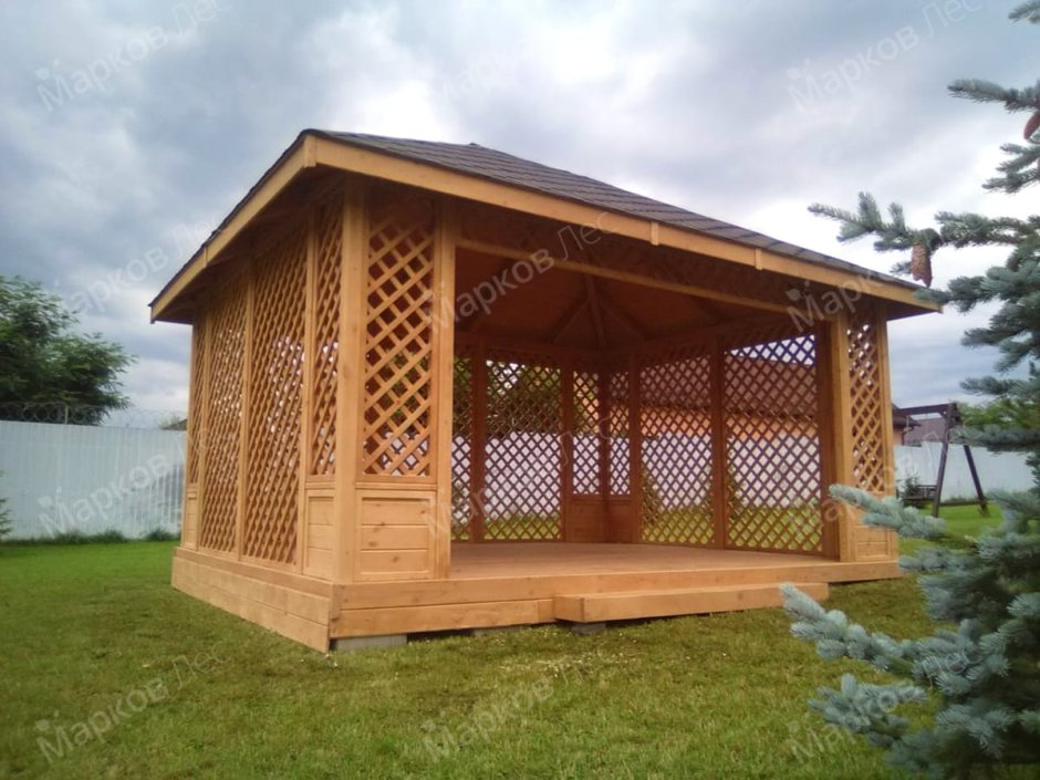 Деревянная беседка с печью