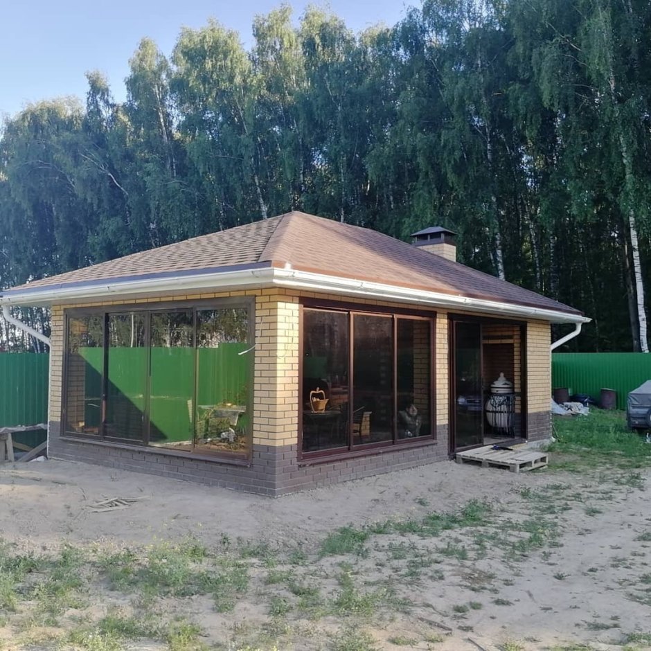 Беседка закрытая с патио