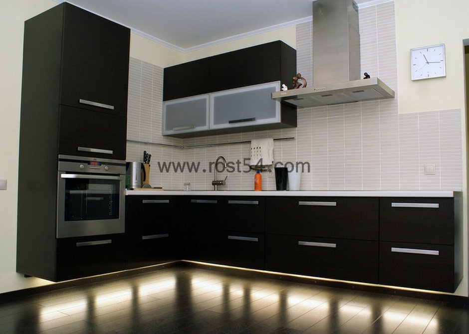 Угловая подвесная кухня