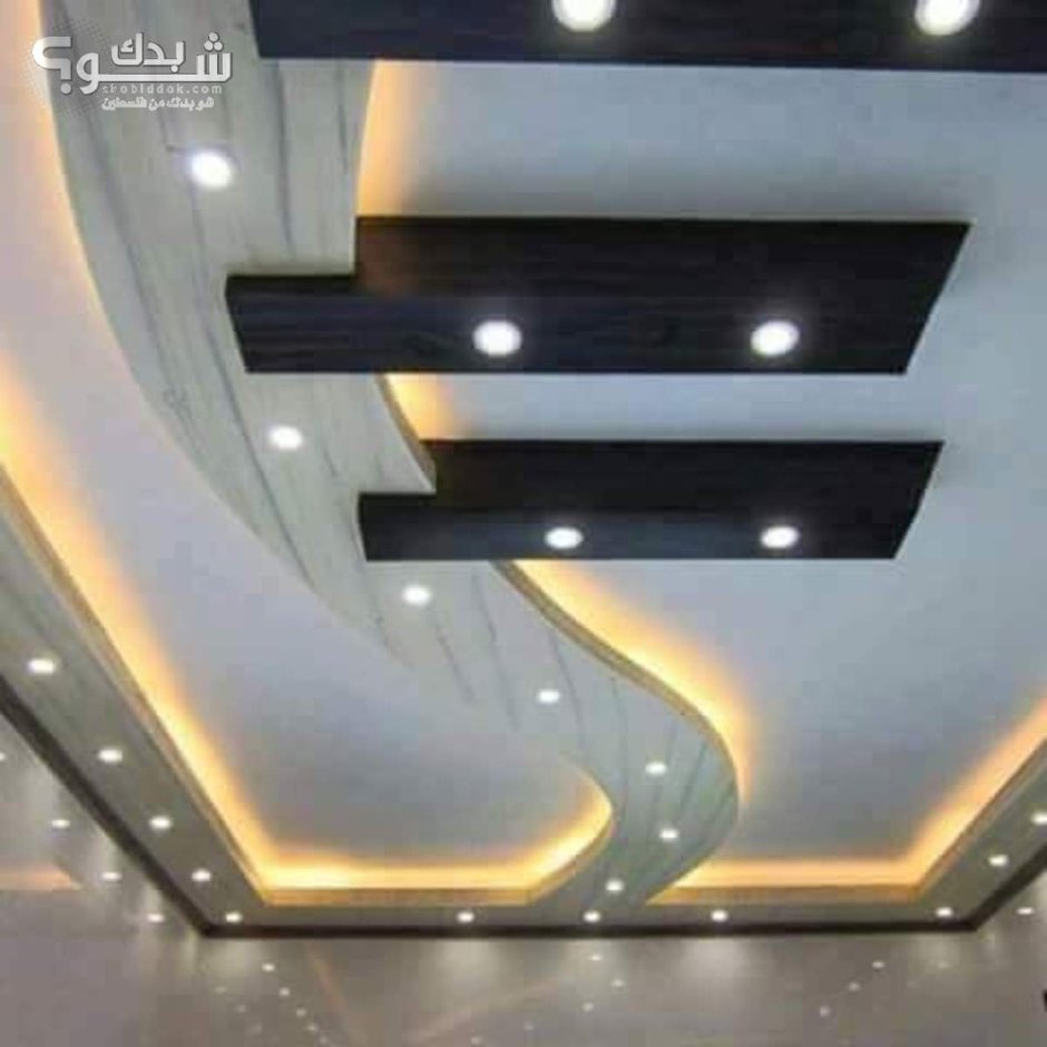 Фигурный потолок в стиле хайтек