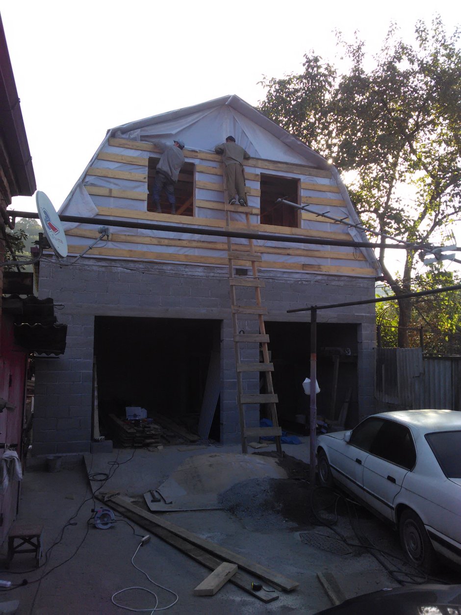 Двухэтажный гараж с мансардой