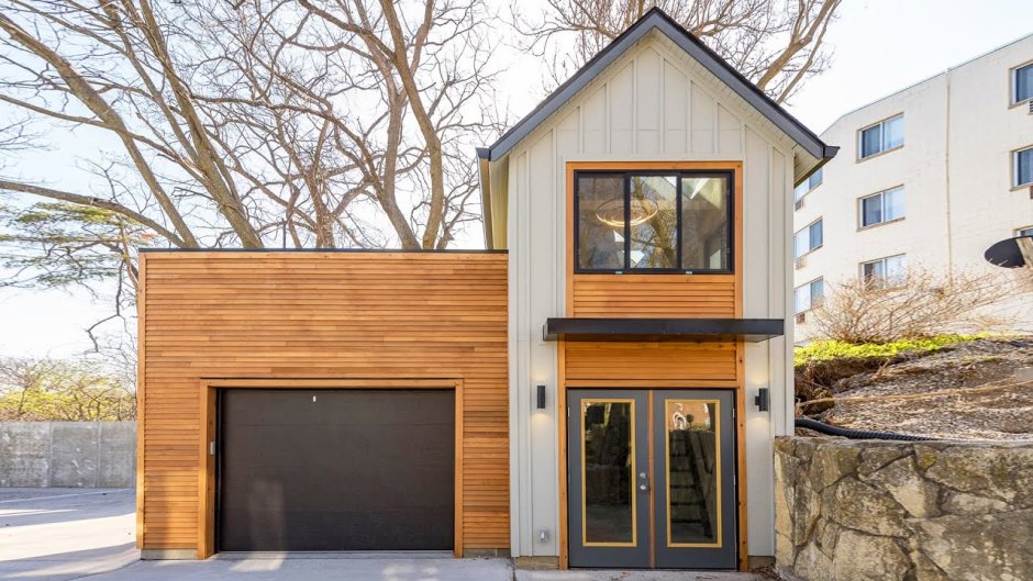 Двухэтажный дом из контейнеров