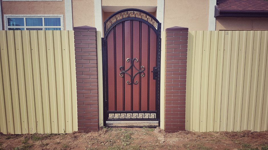 Кирпичные столбики для забора