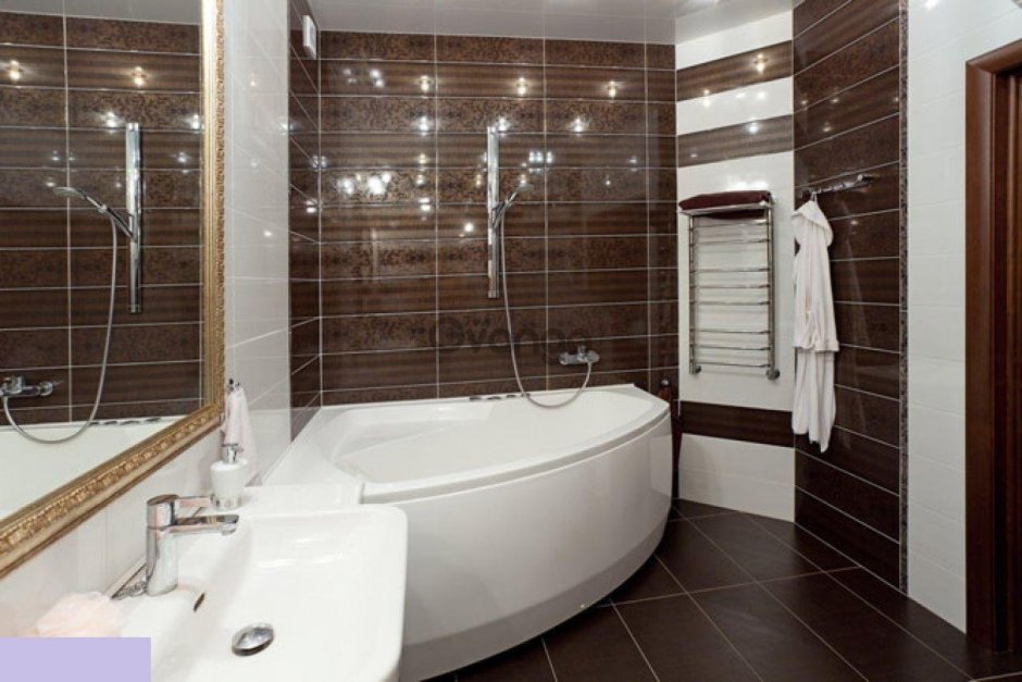 Интерьеры ванных комнат с угловой ванной