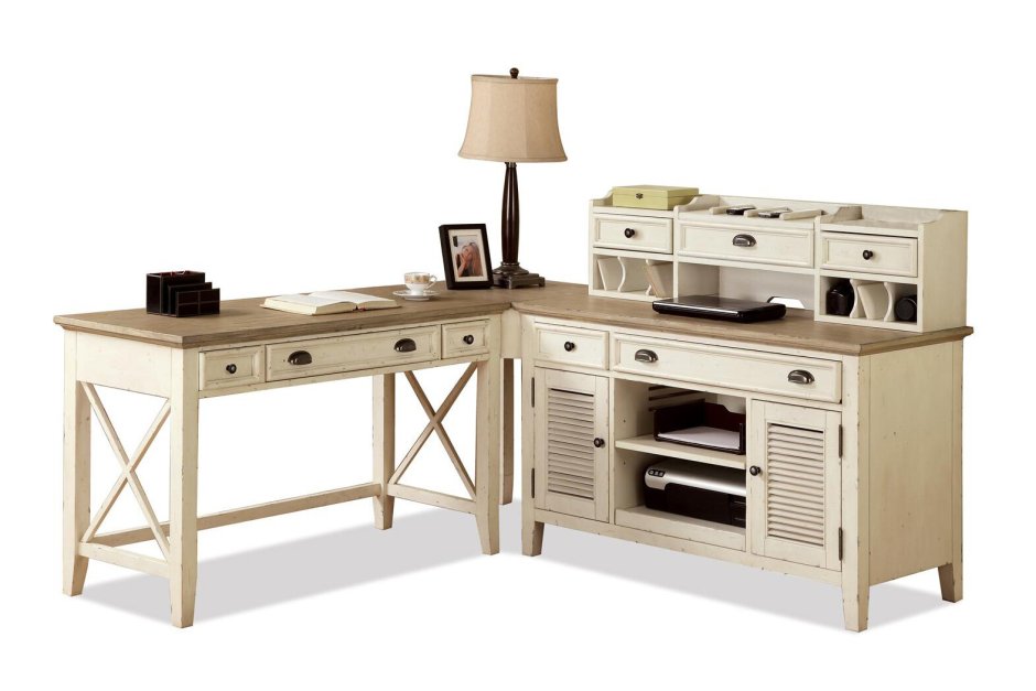 Уютный письменный стол